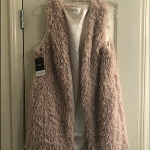 Elegant beige fur vest